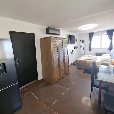 Apartman 41 *
